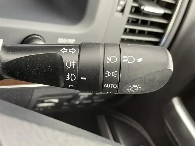 トヨタ ランドクルーザー ZX 千葉県 2018(平30)年 4万km ホワイトパールクリスタルシャイン 禁煙車/メーカーナビ/・CD/DVD/BD/BT/フルセグ/AUX/プレミアムサウンドシステム/プリクラッシュセーフティ/レーンディパーチャーアラート/ブラインドスポットモニター/サンルーフ/レザーシート/前後席シートヒーター/前席シートベンチレーション/クールBOX/Fモデリスタエアロ/コーナーセンサー/ステアリングヒーター/電動リヤゲート/AC100V電源/LEDヘッドライト/オートハイビーム/ビルトインETC/ワイヤレス充電/センターデフロック/純正20インチアルミホイール