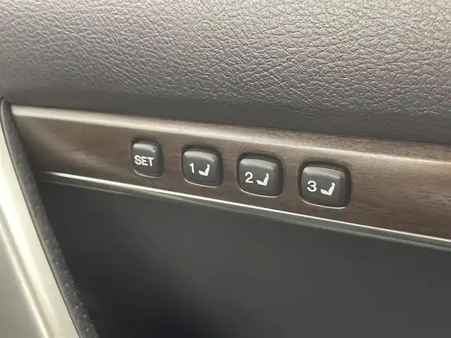 トヨタ ランドクルーザー ZX 千葉県 2018(平30)年 4万km ホワイトパールクリスタルシャイン 禁煙車/メーカーナビ/・CD/DVD/BD/BT/フルセグ/AUX/プレミアムサウンドシステム/プリクラッシュセーフティ/レーンディパーチャーアラート/ブラインドスポットモニター/サンルーフ/レザーシート/前後席シートヒーター/前席シートベンチレーション/クールBOX/Fモデリスタエアロ/コーナーセンサー/ステアリングヒーター/電動リヤゲート/AC100V電源/LEDヘッドライト/オートハイビーム/ビルトインETC/ワイヤレス充電/センターデフロック/純正20インチアルミホイール