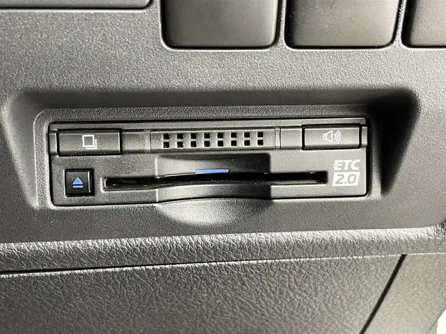 トヨタ ランドクルーザー ZX 千葉県 2018(平30)年 4万km ホワイトパールクリスタルシャイン 禁煙車/メーカーナビ/・CD/DVD/BD/BT/フルセグ/AUX/プレミアムサウンドシステム/プリクラッシュセーフティ/レーンディパーチャーアラート/ブラインドスポットモニター/サンルーフ/レザーシート/前後席シートヒーター/前席シートベンチレーション/クールBOX/Fモデリスタエアロ/コーナーセンサー/ステアリングヒーター/電動リヤゲート/AC100V電源/LEDヘッドライト/オートハイビーム/ビルトインETC/ワイヤレス充電/センターデフロック/純正20インチアルミホイール