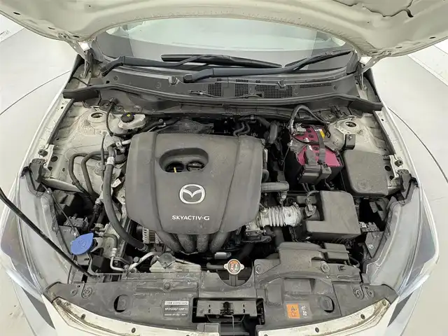 マツダ マツダ２ 15C 滋賀県 2020(令2)年 5.9万km アークティックホワイト 純正ナビ/USB/Bluetooth/AUX/バックカメラ/ETC/アイドリングストップ/プッシュスタート/スマートキー/フロアマット/LEDヘッドライト/衝突軽減ブレーキ/オートハイビーム/コーナーセンサー