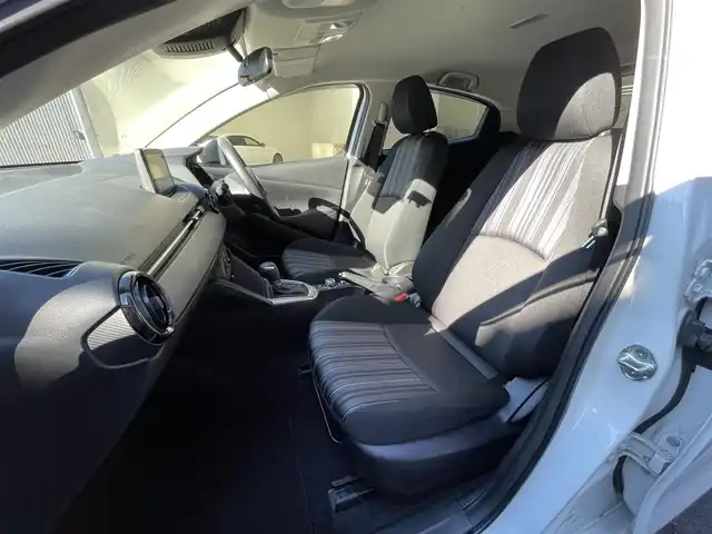 マツダ マツダ２ 15C 滋賀県 2020(令2)年 5.9万km アークティックホワイト 純正ナビ/USB/Bluetooth/AUX/バックカメラ/ETC/アイドリングストップ/プッシュスタート/スマートキー/フロアマット/LEDヘッドライト/衝突軽減ブレーキ/オートハイビーム/コーナーセンサー