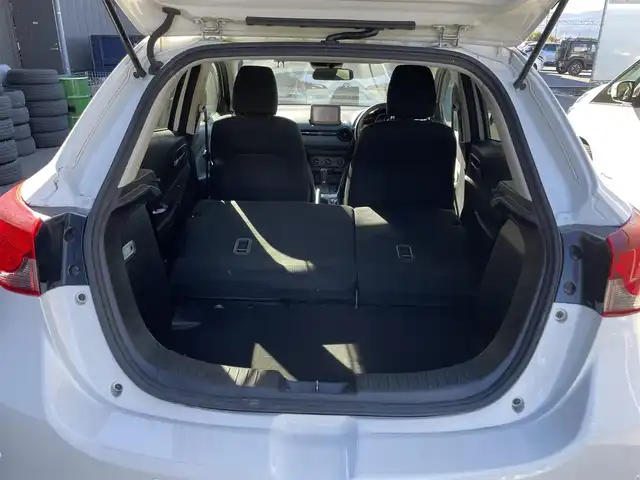 マツダ マツダ２ 15C 滋賀県 2020(令2)年 5.9万km アークティックホワイト 純正ナビ/USB/Bluetooth/AUX/バックカメラ/ETC/アイドリングストップ/プッシュスタート/スマートキー/フロアマット/LEDヘッドライト/衝突軽減ブレーキ/オートハイビーム/コーナーセンサー