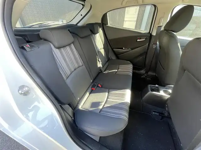 マツダ マツダ２ 15C 滋賀県 2020(令2)年 5.9万km アークティックホワイト 純正ナビ/USB/Bluetooth/AUX/バックカメラ/ETC/アイドリングストップ/プッシュスタート/スマートキー/フロアマット/LEDヘッドライト/衝突軽減ブレーキ/オートハイビーム/コーナーセンサー