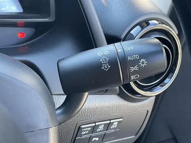 マツダ マツダ２ 15C 滋賀県 2020(令2)年 5.9万km アークティックホワイト 純正ナビ/USB/Bluetooth/AUX/バックカメラ/ETC/アイドリングストップ/プッシュスタート/スマートキー/フロアマット/LEDヘッドライト/衝突軽減ブレーキ/オートハイビーム/コーナーセンサー