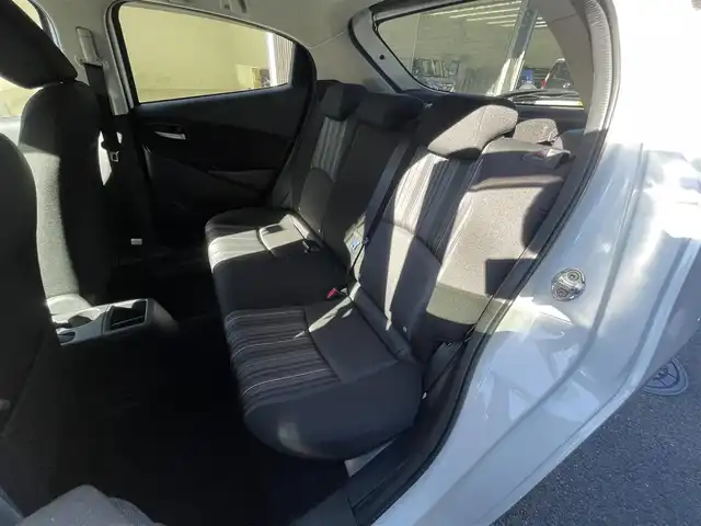 マツダ マツダ２ 15C 滋賀県 2020(令2)年 5.9万km アークティックホワイト 純正ナビ/USB/Bluetooth/AUX/バックカメラ/ETC/アイドリングストップ/プッシュスタート/スマートキー/フロアマット/LEDヘッドライト/衝突軽減ブレーキ/オートハイビーム/コーナーセンサー