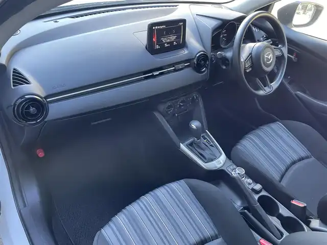 マツダ マツダ２ 15C 滋賀県 2020(令2)年 5.9万km アークティックホワイト 純正ナビ/USB/Bluetooth/AUX/バックカメラ/ETC/アイドリングストップ/プッシュスタート/スマートキー/フロアマット/LEDヘッドライト/衝突軽減ブレーキ/オートハイビーム/コーナーセンサー