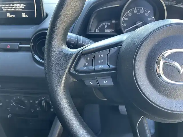 マツダ マツダ２ 15C 滋賀県 2020(令2)年 5.9万km アークティックホワイト 純正ナビ/USB/Bluetooth/AUX/バックカメラ/ETC/アイドリングストップ/プッシュスタート/スマートキー/フロアマット/LEDヘッドライト/衝突軽減ブレーキ/オートハイビーム/コーナーセンサー