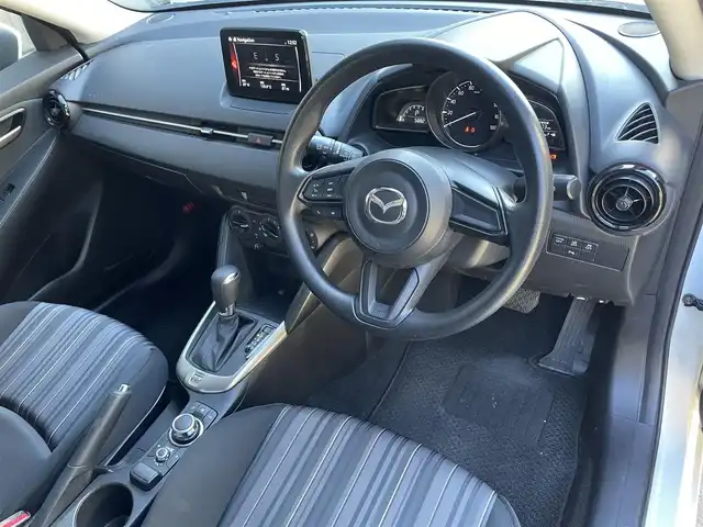 マツダ マツダ２ 15C 滋賀県 2020(令2)年 5.9万km アークティックホワイト 純正ナビ/USB/Bluetooth/AUX/バックカメラ/ETC/アイドリングストップ/プッシュスタート/スマートキー/フロアマット/LEDヘッドライト/衝突軽減ブレーキ/オートハイビーム/コーナーセンサー