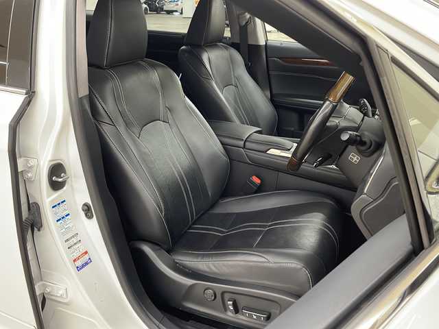 レクサス ＲＸ 300 バージョンL 道央・札幌 2018(平30)年 5.6万km ソニッククォーツ /4WD//純正ナビ/（CD/DVD/BD/BT/SD/ラジオ/フルセグ）//純正エンジンスターター//ヘッドアップディスプレイ//クルーズコントロール//衝突被害軽減システム//横滑り防止機能//アイドリングストップ//ハンドルヒーター//シートヒーター（運転席・助手席）//エアシート（運転席・助手席）//ビルトインETC2.0//前後ドライブレコーダー//オートエアコン//オートライト//オートハイビーム//AW付き冬タイヤあり//スペアキードアバイザー