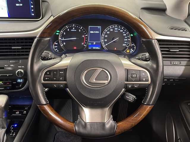 レクサス ＲＸ 300 バージョンL 道央・札幌 2018(平30)年 5.6万km ソニッククォーツ /4WD//純正ナビ/（CD/DVD/BD/BT/SD/ラジオ/フルセグ）//純正エンジンスターター//ヘッドアップディスプレイ//クルーズコントロール//衝突被害軽減システム//横滑り防止機能//アイドリングストップ//ハンドルヒーター//シートヒーター（運転席・助手席）//エアシート（運転席・助手席）//ビルトインETC2.0//前後ドライブレコーダー//オートエアコン//オートライト//オートハイビーム//AW付き冬タイヤあり//スペアキードアバイザー