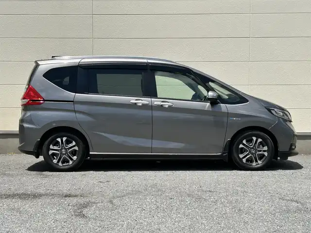 ホンダ フリード ハイブリット クロスター ホンダセンシング 茨城県 2020(令2)年 6.9万km スーパープラチナグレーメタリック 純正ナビ/バックカメラ/革巻きステアリング/ステアリングスイッチ/LEDヘッドライト/ホンダセンシング/両側パワースライドドア/ドライブレコーダー/コーナーセンサー/ビルドインETC/ハーフレザーシート/レーダークルーズコントロール