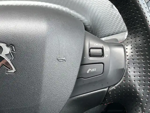 プジョー ２００８ GTライン ブラックパック 福岡県 2020(令2)年 5.1万km 青 純正ディスプレイオーディオ/Ａｐｐｌｅｃａｒｐｌａｙ/ＡｎｄｒｏｉｄＡｕｔｏ/バックカメラ/ブラックレザーシート/シートヒーター/クルーズコントロール/衝突軽減ブレーキ/ステアリングスイッチ/パーキングアシスト/オートライト/オートワイパー/純正１７インチアルミホイール/ETC