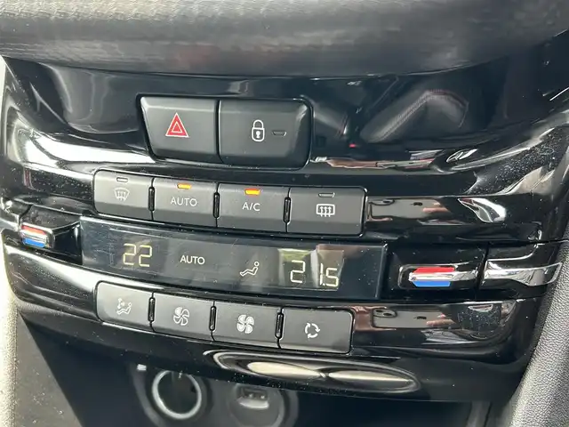 プジョー ２００８ GTライン ブラックパック 福岡県 2020(令2)年 5.1万km 青 純正ディスプレイオーディオ/Ａｐｐｌｅｃａｒｐｌａｙ/ＡｎｄｒｏｉｄＡｕｔｏ/バックカメラ/ブラックレザーシート/シートヒーター/クルーズコントロール/衝突軽減ブレーキ/ステアリングスイッチ/パーキングアシスト/オートライト/オートワイパー/純正１７インチアルミホイール/ETC