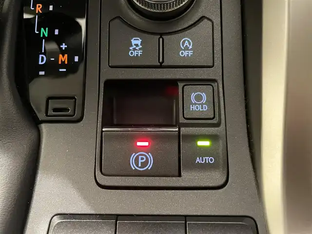 レクサス ＮＸ 300 ブラックシークエンス 熊本県 2018(平30)年 2.7万km ソニッククォーツ ・スマートキー/・プッシュスタート/・ガラスルーフ/・プリクラッシュセーフティ/・レーンデパーチャーアラート/・パーキングサポートアラート/・オートマティックハイビーム/・クルーズコントロール(追従式)/・黒レザーシート/・前席パワーシート/・全席シートヒーター /・純正メモリナビ/　【BD・Bluetooth・USB・SD・AUX・MSV】/・フルセグTV/・バックカメラ/・ETC2.0/・パワーバックドア/・LEDヘッドランプ/・LEDフォグランプ