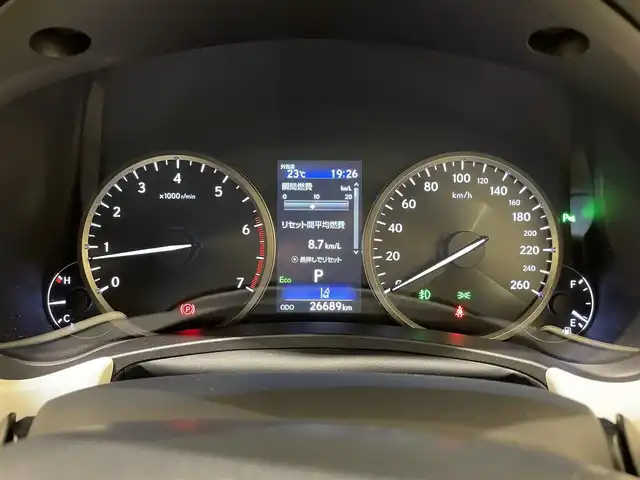 レクサス ＮＸ 300 ブラックシークエンス 熊本県 2018(平30)年 2.7万km ソニッククォーツ ・スマートキー/・プッシュスタート/・ガラスルーフ/・プリクラッシュセーフティ/・レーンデパーチャーアラート/・パーキングサポートアラート/・オートマティックハイビーム/・クルーズコントロール(追従式)/・黒レザーシート/・前席パワーシート/・全席シートヒーター /・純正メモリナビ/　【BD・Bluetooth・USB・SD・AUX・MSV】/・フルセグTV/・バックカメラ/・ETC2.0/・パワーバックドア/・LEDヘッドランプ/・LEDフォグランプ