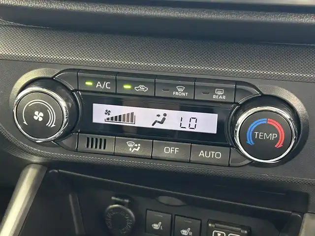 ダイハツ ロッキー プレミアム G HEV 滋賀県 2022(令4)年 1.2万km ブラックマイカメタリック 社外９型ナビ/CD/DVD/Bluetooth/フルセグTV/ETC2.0/シートヒーター/ドラレコ/クルーズコントロール/衝突軽減ブレーキ/コーナーセンサー/LEDヘッドライト/プッシュスタート/スマートキー/純正アルミホイール
