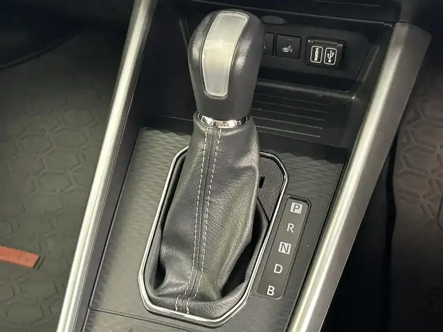 ダイハツ ロッキー プレミアム G HEV 滋賀県 2022(令4)年 1.2万km ブラックマイカメタリック 社外９型ナビ/CD/DVD/Bluetooth/フルセグTV/ETC2.0/シートヒーター/ドラレコ/クルーズコントロール/衝突軽減ブレーキ/コーナーセンサー/LEDヘッドライト/プッシュスタート/スマートキー/純正アルミホイール