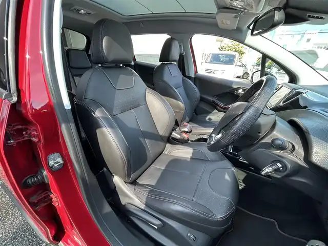 プジョー ２００８ GTライン ブラックパック 愛知県 2020(令2)年 4万km 赤Ⅱ 純正ディプレイオーディオ/バックカメラ/レザーステアリング/クルーズコントロール/AUTOライト/黒革シート/シートヒーター/ガラスルーフ/ルーフレール/USB