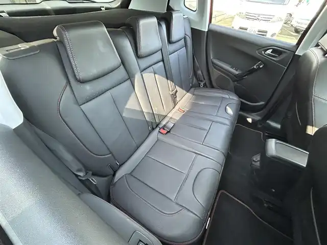 プジョー ２００８ GTライン ブラックパック 愛知県 2020(令2)年 4万km 赤Ⅱ 純正ディプレイオーディオ/バックカメラ/レザーステアリング/クルーズコントロール/AUTOライト/黒革シート/シートヒーター/ガラスルーフ/ルーフレール/USB