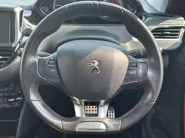 プジョー ２００８ GTライン ブラックパック 愛知県 2020(令2)年 4万km 赤Ⅱ 純正ディプレイオーディオ/バックカメラ/レザーステアリング/クルーズコントロール/AUTOライト/黒革シート/シートヒーター/ガラスルーフ/ルーフレール/USB