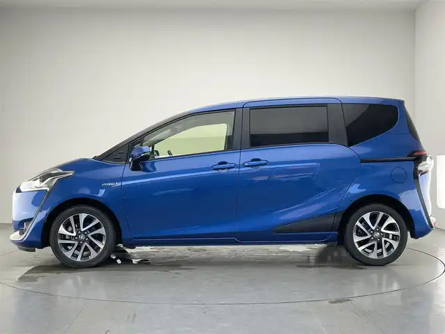 トヨタ シエンタ ハイブリッド G 愛知県 2015(平27)年 7.6万km コバルトブルーメタリック 純正ナビ　フルセグＴＶ　後席モニター　オートハイビーム　ＬＥＤオートライト　両側パワースライドドア　バックカメラ　シートヒーター　純正ＯＰ１６インチアルミ　衝突軽減装置　車線逸脱　フォグランプ　禁煙車