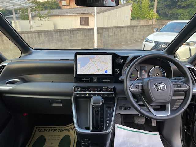 トヨタ ノア ハイブリッド S－G 大阪府 2024(令6)年 2.8万km アティチュードブラックマイカ トヨタセーフティセンス/純正10.5インチDAナビ/フルセグ/バックビューモニター/スマートキー/PUSHスタート/両側パワースライドドア/シートヒーター/LEDヘッドライト/ビルトインETC/オートライト/レーダークルーズコントロール　/ビルトイン2.0ETC