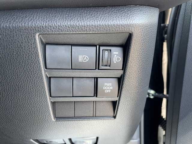 トヨタ ノア ハイブリッド S－G 大阪府 2024(令6)年 2.8万km アティチュードブラックマイカ トヨタセーフティセンス/純正10.5インチDAナビ/フルセグ/バックビューモニター/スマートキー/PUSHスタート/両側パワースライドドア/シートヒーター/LEDヘッドライト/ビルトインETC/オートライト/レーダークルーズコントロール　/ビルトイン2.0ETC