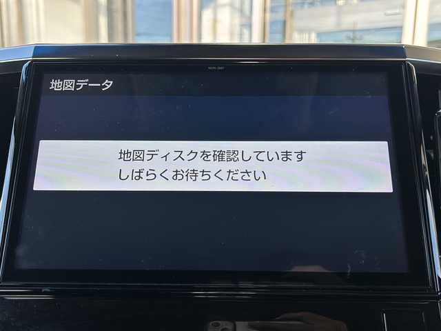 トヨタ ヴェルファイア Z Aエディション 静岡県 2019(令1)年 6.8万km スパークリングブラックパールクリスタルシャイン 純正SDナビ/・CD/・DVD/・フルセグＴＶ/・Bluetooth/・AM/・FM/主要装備/・純正後席モニター/・両側パワスラ/・衝突軽減/・レーンキープ/・追従クルコン/・コーナーセンサー前後/・前方ドライブレコーダー/・ビルトインETC2.0/・MTモード付/・ステアリングスイッチ/・電動パーキングブレーキ/・オートホールド/・純正フロアマット/・LEDヘッドライト/・オートハイビーム/・フォグランプ/・オットマン