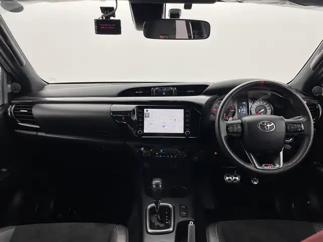 トヨタ ハイラックス Z GRスポーツ 群馬県 2022(令4)年 0.8万km スーパーホワイトⅡ 純正ベッドライナー/ハードトノカバー/＝＝＝＝＝/純正8インチディスプレイオーディオ/・AM/FM/Bluetooth/USB/AppleCarPlay/AndroidAuto/・パノラミックビューモニター/＝＝＝＝＝/純正８インチディスプレイオーディオ　パノラミックビューモニター　純正ベッドライナー　ハードトノカバー　前後ドライブレコーダー　ＥＴＣ　衝突軽減ブレーキ　追従クルーズコントロール　スマートキー　禁煙車