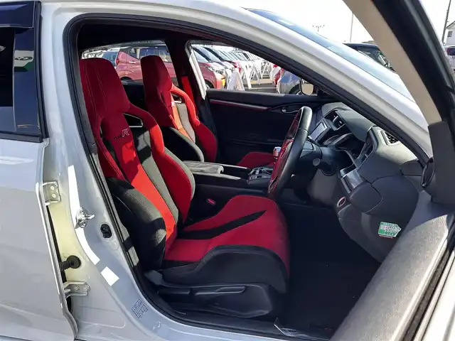 ホンダ シビック タイプR 宮城県 2018(平30)年 4.8万km チャンピオンシップホワイト 純正ナビ（VXM-185VFi）/・CD/DVD/・Bluetooth/・フルセグTV/バックカメラ/ビルトインETC/ドライブレコーダー/革巻きステアリング/クルーズコントロール/ステアリングスイッチ/電動パーキングブレーキ/ブレーキホールド/LEDヘッドランプ/フォグランプ/オートライト/スマートキー＆プッシュスタート/電動格納ミラー/RAYS18インチAW/純正フロアマット/W/サイド/カーテンエアバッグ