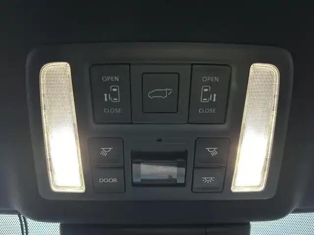 トヨタ ノア ハイブリッド S－Z 愛知県 2023(令5)年 1.7万km ホワイトパールクリスタルシャイン 純正１０．５インチナビ/快適利便パッケージ/両側パワースライドドア/衝突軽減ブレーキ/レーダークルーズコントロール/レーンディパーチャーアラート/クリアランスソナー/パワーバックドア/電動パーキングブレーキ/ブレーキホールド/オットマン/ハーフレザー/シートヒーター/前後ドライブレコーダー/ビルトインＥＴＣ２．０/AC100V 1500W コンセント/ISOFIX/純正フロアマット/純正17インチアルミホイール