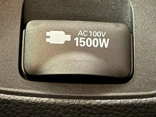 トヨタ ノア ハイブリッド S－Z 愛知県 2023(令5)年 1.7万km ホワイトパールクリスタルシャイン 純正１０．５インチナビ/快適利便パッケージ/両側パワースライドドア/衝突軽減ブレーキ/レーダークルーズコントロール/レーンディパーチャーアラート/クリアランスソナー/パワーバックドア/電動パーキングブレーキ/ブレーキホールド/オットマン/ハーフレザー/シートヒーター/前後ドライブレコーダー/ビルトインＥＴＣ２．０/AC100V 1500W コンセント/ISOFIX/純正フロアマット/純正17インチアルミホイール