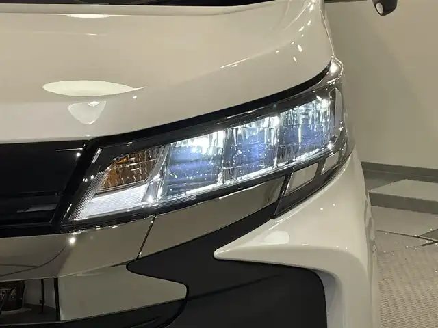 トヨタ ノア ハイブリッド S－Z 愛知県 2023(令5)年 1.7万km ホワイトパールクリスタルシャイン 純正１０．５インチナビ/快適利便パッケージ/両側パワースライドドア/衝突軽減ブレーキ/レーダークルーズコントロール/レーンディパーチャーアラート/クリアランスソナー/パワーバックドア/電動パーキングブレーキ/ブレーキホールド/オットマン/ハーフレザー/シートヒーター/前後ドライブレコーダー/ビルトインＥＴＣ２．０/AC100V 1500W コンセント/ISOFIX/純正フロアマット/純正17インチアルミホイール