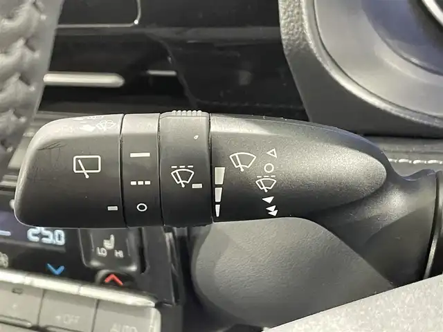 トヨタ ノア ハイブリッド S－Z 愛知県 2023(令5)年 1.7万km ホワイトパールクリスタルシャイン 純正１０．５インチナビ/快適利便パッケージ/両側パワースライドドア/衝突軽減ブレーキ/レーダークルーズコントロール/レーンディパーチャーアラート/クリアランスソナー/パワーバックドア/電動パーキングブレーキ/ブレーキホールド/オットマン/ハーフレザー/シートヒーター/前後ドライブレコーダー/ビルトインＥＴＣ２．０/AC100V 1500W コンセント/ISOFIX/純正フロアマット/純正17インチアルミホイール