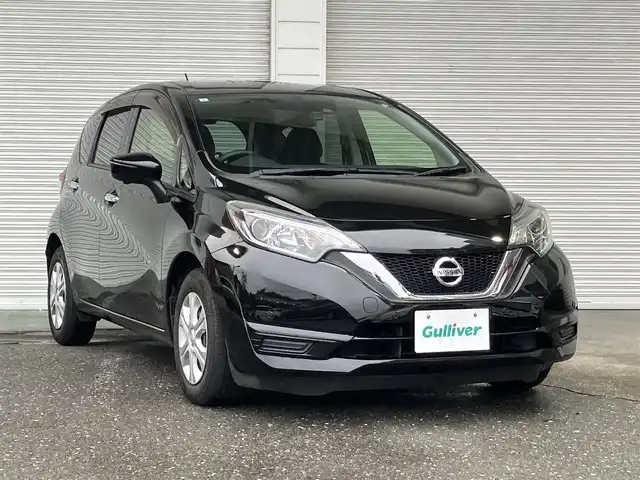 日産 ノート X 高知県 2017(平29)年 11.3万km スーパーブラック 純正ナビ/ETC/Bluetooth接続/ドライブレコーダー/バックカメラ/スマートキー/プッシュスタート/AAC/純正フロアマット/コーナーセンサー/レーンキープアシスト/横滑り防止装置/盗難防止装置/衝突被害軽減システム/運転席＋助手席エアバッグ