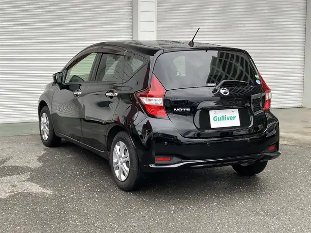 日産 ノート X 高知県 2017(平29)年 11.3万km スーパーブラック 純正ナビ/ETC/Bluetooth接続/ドライブレコーダー/バックカメラ/スマートキー/プッシュスタート/AAC/純正フロアマット/コーナーセンサー/レーンキープアシスト/横滑り防止装置/盗難防止装置/衝突被害軽減システム/運転席＋助手席エアバッグ