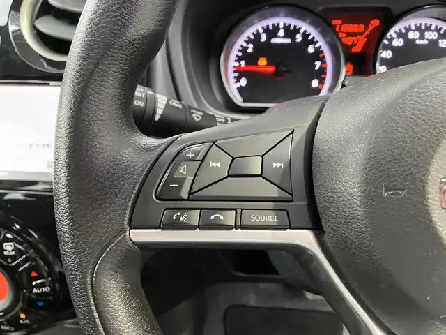 日産 ノート X 高知県 2017(平29)年 11.3万km スーパーブラック 純正ナビ/ETC/Bluetooth接続/ドライブレコーダー/バックカメラ/スマートキー/プッシュスタート/AAC/純正フロアマット/コーナーセンサー/レーンキープアシスト/横滑り防止装置/盗難防止装置/衝突被害軽減システム/運転席＋助手席エアバッグ