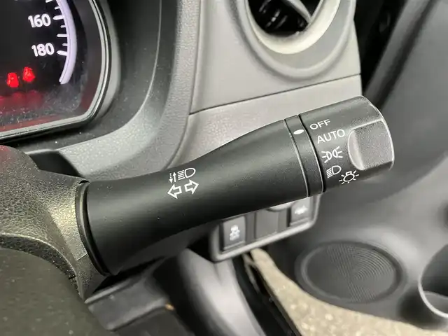 日産 ノート X 高知県 2017(平29)年 11.3万km スーパーブラック 純正ナビ/ETC/Bluetooth接続/ドライブレコーダー/バックカメラ/スマートキー/プッシュスタート/AAC/純正フロアマット/コーナーセンサー/レーンキープアシスト/横滑り防止装置/盗難防止装置/衝突被害軽減システム/運転席＋助手席エアバッグ
