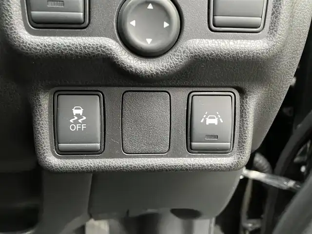 日産 ノート X 高知県 2017(平29)年 11.3万km スーパーブラック 純正ナビ/ETC/Bluetooth接続/ドライブレコーダー/バックカメラ/スマートキー/プッシュスタート/AAC/純正フロアマット/コーナーセンサー/レーンキープアシスト/横滑り防止装置/盗難防止装置/衝突被害軽減システム/運転席＋助手席エアバッグ