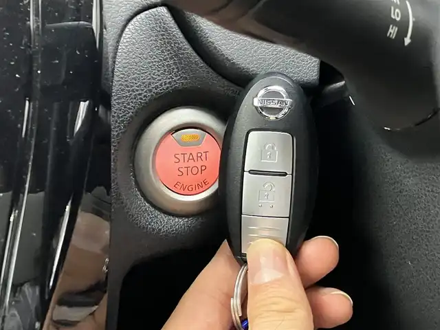 日産 ノート X 高知県 2017(平29)年 11.3万km スーパーブラック 純正ナビ/ETC/Bluetooth接続/ドライブレコーダー/バックカメラ/スマートキー/プッシュスタート/AAC/純正フロアマット/コーナーセンサー/レーンキープアシスト/横滑り防止装置/盗難防止装置/衝突被害軽減システム/運転席＋助手席エアバッグ
