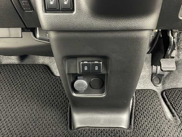 スズキ スペーシア カスタム HYBRID XS 秋田県 2024(令6)年 1.6万km ピュアホワイトパール/ブラック2トーン 4WD/社外メモリナビ　/Bluetooth/AM/FM/両側パワースライドドア　/バックカメラ　/衝突被害軽減システム　/レーダークルーズコントロール　/レーンキープアシスト　/横滑り防止装置　/LEDヘッドライト/フォグランプ/前席シートヒーター/前方ドライブレコーダー/ETC/スペアキー/純正アルミホイール/社外フロアマット/ミラーヒーター/ウィンカーミラー/ステアリングスイッチ