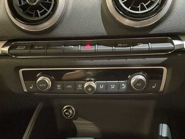 アウディ Ａ３ SB 2.0TFSIクワトロ スポーツ 新潟県 2018(平30)年 4万km モンスーングレーメタリック Sラインパッケージ/・LED ヘッドライト/・LEDリヤダイナミックターンインディケーター/・Audiバーチャルコックピット/・スポーツバンパー/・S lineスポーツサスペンション/ナビゲーションパッケージ/・MMI ナビゲーションシステム/・TVチューナー/・スマートフォンインターフェイス/・アウディサウンドシステム/コンビニエンスパッケージ/・デラックスオートマチックエアコンディショナー/・アドバンストキー/・アウディパーキングシステム/・リヤビューカメラ/アダプティブクルーズコントロール/パーキングアシスト/ETC/ドライブレコーダー/シートヒーター