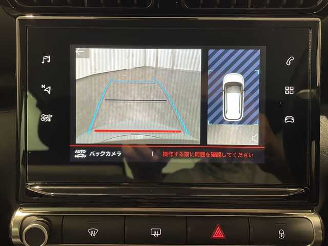 シトロエン Ｃ３ エアクロス オリジンズ 新潟県 2019(令1)年 2.3万km 白Ⅱ 100周年記念特別仕様車装備/・オリジンズロゴステッカー（フロントドア）/・ブロンズカラーアクセント（ドアミラー／ヘッドライトベゼル）/・ブロンズアクセント入りダッシュボード/・ホワイトリアクオーターパネルステッカー /・ブロンズステッチ入りファブリックコンビネーションシート（グレー／ブラック／ホワイト）/・オリジンズロゴ入りフロントシートタグ/・ブラックドアミラー /・ブラックルーフ＆ルーフレール/・グリップコントロール（ヒルディセントコントロール付き）/・専用フロアマット/・17インチアロイホイール  /標準装備/純正ナビ（フルセグTV/、Apple CarPlay、Android Auto/AM・FM）/セーフティ＆ドライビングアシスト /ワイヤレス充電/・アクティブセーフティブレーキ /・スピードリミットインフォメーション＆リコメンデーション/・インテリジェントハイビーム/・ヒルスタートアシスタンス/・レーンデパーチャーウォーニング/クルーズコントロール/ETC2.0/ドラレコ