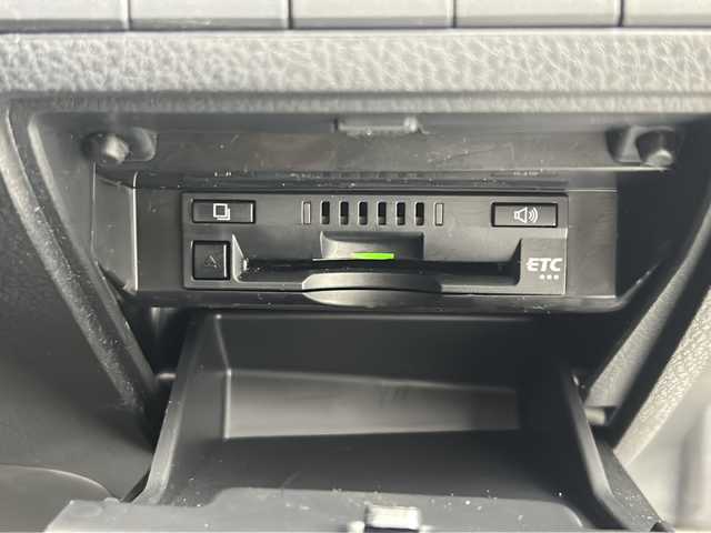 トヨタ カムリ G 福島県 2019(平31)年 3.4万km プラチナホワイトパールマイカ /Toyota Safety Sense/・プリクラッシュセーフティ/・レーントレーシングアシスト/・レーダークルーズコントロール/・オートマチックハイビーム/・クリアランスソナー//社外7インチナビ/・BT.CD.DVD.SD/・フルセグTV//バックカメラ//ビルトインETC//LEDヘッドライト//LEDフォグライト//ステアリングスイッチ//プッシュスタート//スマートキー×2//電動パーキングブレーキ//純正フロアマット//純正18インチAW//電動格納ミラー