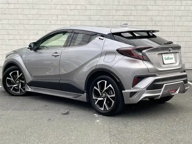 トヨタ Ｃ－ＨＲ G 愛知県 2017(平29)年 8.7万km メタルストリームM TRDフルエアロ車/・イクリプスメモリーナビ/・フルセグテレビ/・CD/DVD再生機能/・ミュージックサーバー(SD録音)/・Bluetooth/USB接続機能/・バックカメラ/・ETC/・ドライブレコーダー/・合成皮革シート/・シートヒーター(運転席・助手席）/・純正18インチアルミホイール/・純正LEDヘッドライト/・オートマチックハイビーム/・衝突軽減ブレーキ/・レーンキープアシスト/・ブラインドスポットモニター/・電動パーキングブレーキ/・ブレーキホールド/・アダプティブクルーズコントロール/・TRDプッシュスタート/・カーメイトドリンクホルダー