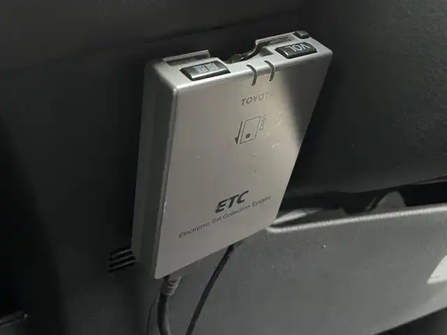 トヨタ Ｃ－ＨＲ G 愛知県 2017(平29)年 8.7万km メタルストリームM TRDフルエアロ車/・イクリプスメモリーナビ/・フルセグテレビ/・CD/DVD再生機能/・ミュージックサーバー(SD録音)/・Bluetooth/USB接続機能/・バックカメラ/・ETC/・ドライブレコーダー/・合成皮革シート/・シートヒーター(運転席・助手席）/・純正18インチアルミホイール/・純正LEDヘッドライト/・オートマチックハイビーム/・衝突軽減ブレーキ/・レーンキープアシスト/・ブラインドスポットモニター/・電動パーキングブレーキ/・ブレーキホールド/・アダプティブクルーズコントロール/・TRDプッシュスタート/・カーメイトドリンクホルダー