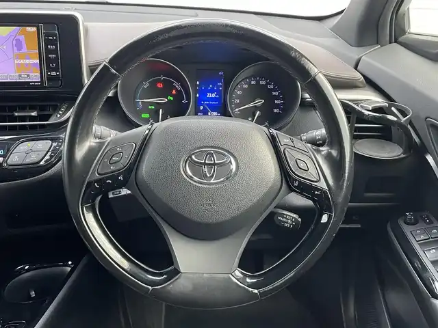 トヨタ Ｃ－ＨＲ G 愛知県 2017(平29)年 8.7万km メタルストリームM TRDフルエアロ車/・イクリプスメモリーナビ/・フルセグテレビ/・CD/DVD再生機能/・ミュージックサーバー(SD録音)/・Bluetooth/USB接続機能/・バックカメラ/・ETC/・ドライブレコーダー/・合成皮革シート/・シートヒーター(運転席・助手席）/・純正18インチアルミホイール/・純正LEDヘッドライト/・オートマチックハイビーム/・衝突軽減ブレーキ/・レーンキープアシスト/・ブラインドスポットモニター/・電動パーキングブレーキ/・ブレーキホールド/・アダプティブクルーズコントロール/・TRDプッシュスタート/・カーメイトドリンクホルダー