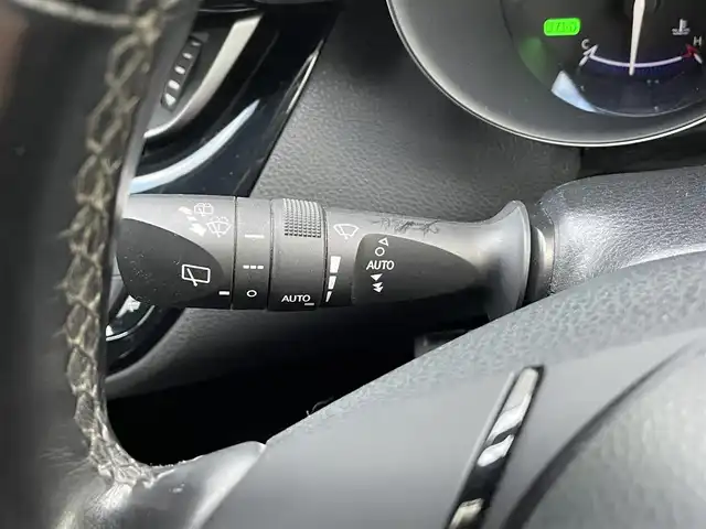 トヨタ Ｃ－ＨＲ G 愛知県 2017(平29)年 8.7万km メタルストリームM TRDフルエアロ車/・イクリプスメモリーナビ/・フルセグテレビ/・CD/DVD再生機能/・ミュージックサーバー(SD録音)/・Bluetooth/USB接続機能/・バックカメラ/・ETC/・ドライブレコーダー/・合成皮革シート/・シートヒーター(運転席・助手席）/・純正18インチアルミホイール/・純正LEDヘッドライト/・オートマチックハイビーム/・衝突軽減ブレーキ/・レーンキープアシスト/・ブラインドスポットモニター/・電動パーキングブレーキ/・ブレーキホールド/・アダプティブクルーズコントロール/・TRDプッシュスタート/・カーメイトドリンクホルダー