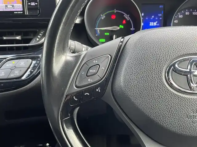 トヨタ Ｃ－ＨＲ G 愛知県 2017(平29)年 8.7万km メタルストリームM TRDフルエアロ車/・イクリプスメモリーナビ/・フルセグテレビ/・CD/DVD再生機能/・ミュージックサーバー(SD録音)/・Bluetooth/USB接続機能/・バックカメラ/・ETC/・ドライブレコーダー/・合成皮革シート/・シートヒーター(運転席・助手席）/・純正18インチアルミホイール/・純正LEDヘッドライト/・オートマチックハイビーム/・衝突軽減ブレーキ/・レーンキープアシスト/・ブラインドスポットモニター/・電動パーキングブレーキ/・ブレーキホールド/・アダプティブクルーズコントロール/・TRDプッシュスタート/・カーメイトドリンクホルダー