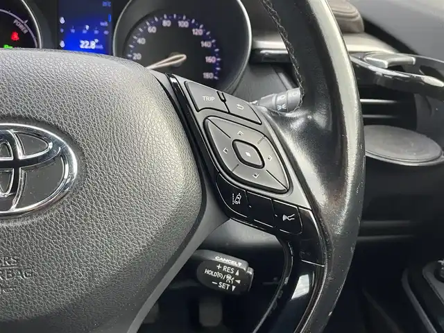 トヨタ Ｃ－ＨＲ G 愛知県 2017(平29)年 8.7万km メタルストリームM TRDフルエアロ車/・イクリプスメモリーナビ/・フルセグテレビ/・CD/DVD再生機能/・ミュージックサーバー(SD録音)/・Bluetooth/USB接続機能/・バックカメラ/・ETC/・ドライブレコーダー/・合成皮革シート/・シートヒーター(運転席・助手席）/・純正18インチアルミホイール/・純正LEDヘッドライト/・オートマチックハイビーム/・衝突軽減ブレーキ/・レーンキープアシスト/・ブラインドスポットモニター/・電動パーキングブレーキ/・ブレーキホールド/・アダプティブクルーズコントロール/・TRDプッシュスタート/・カーメイトドリンクホルダー